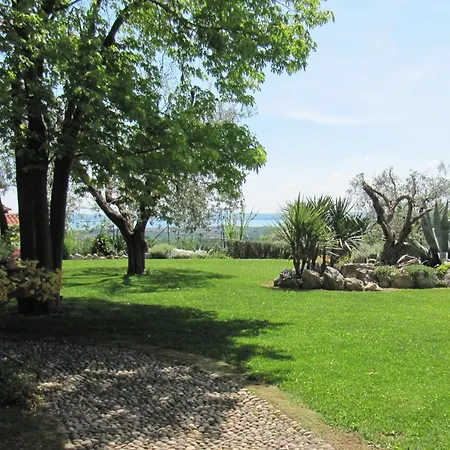Mit Blick Auf Den Gardasee By Interhome פואניאגו