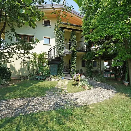Mit Blick Auf Den Gardasee By Interhome דירה פואניאגו